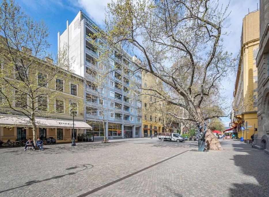 Liszt Ferenc Square Panorama Apt Budapest Esterno foto