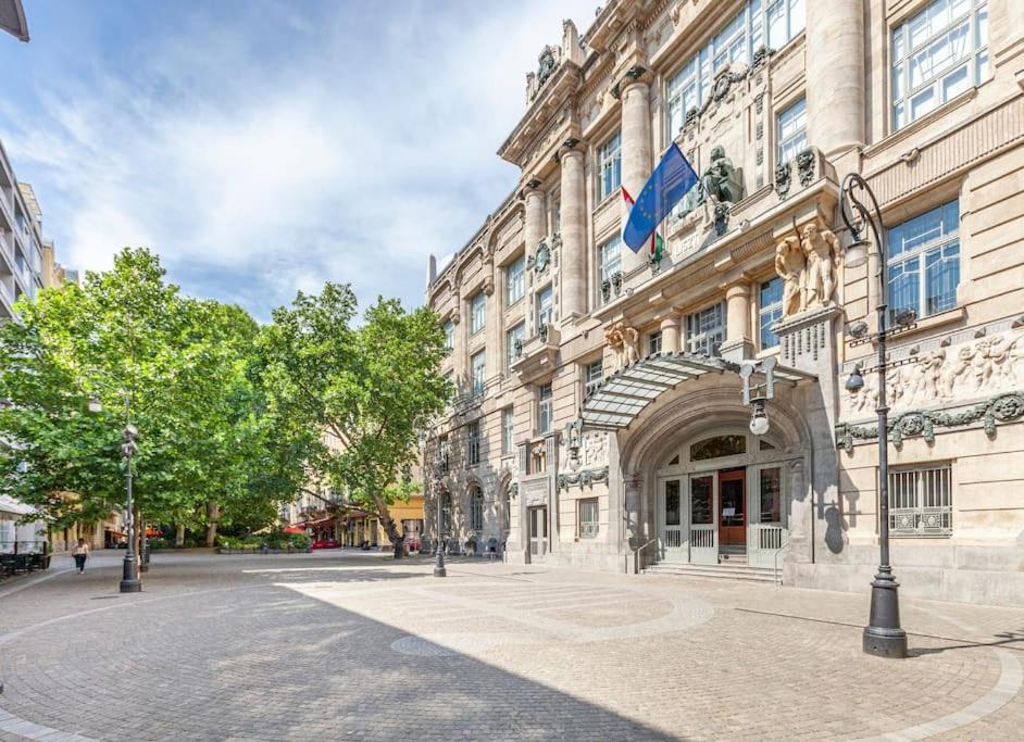 Liszt Ferenc Square Panorama Apt Budapest Esterno foto